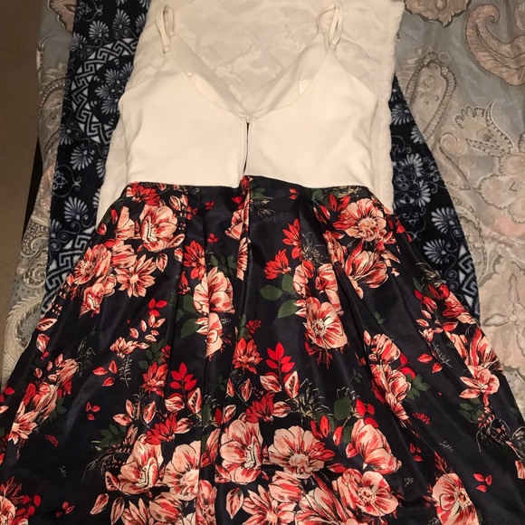 Women’s dress - Picture 2 of 2